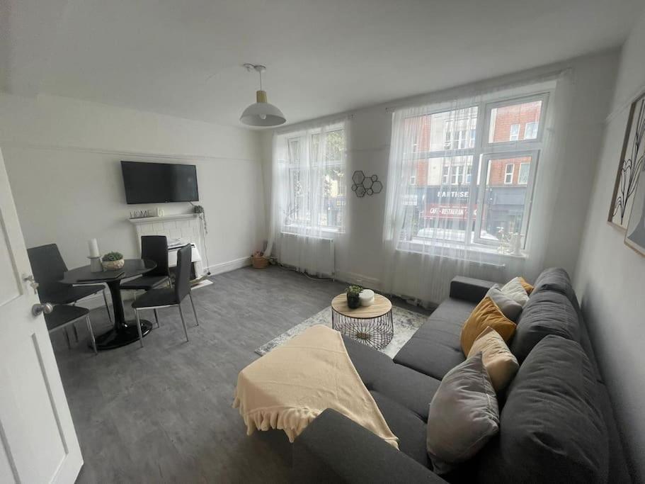 Charming 2 Bed Flat On Tower Bridge Lägenhet London Exteriör bild