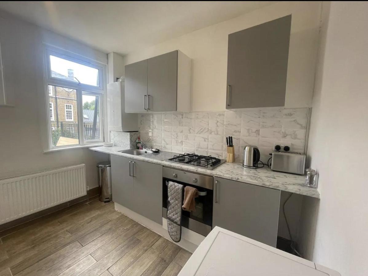Charming 2 Bed Flat On Tower Bridge Lägenhet London Exteriör bild