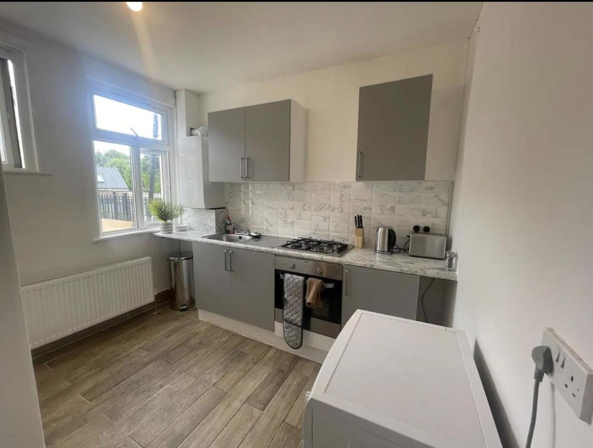 Charming 2 Bed Flat On Tower Bridge Lägenhet London Exteriör bild