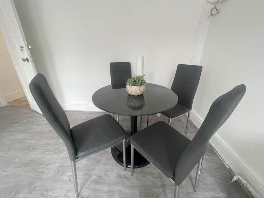 Charming 2 Bed Flat On Tower Bridge Lägenhet London Exteriör bild